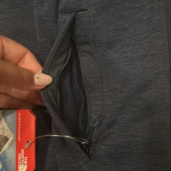 NWT Northface Women’s Zip-up - Picture 10 of 13